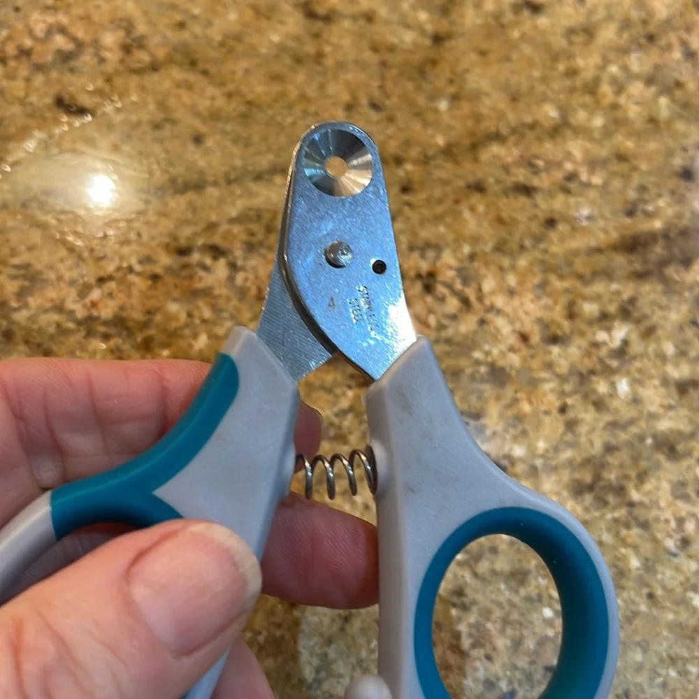Pet nail Clippers. Zen clipper size 4 - safe clipper for cutting pets nails